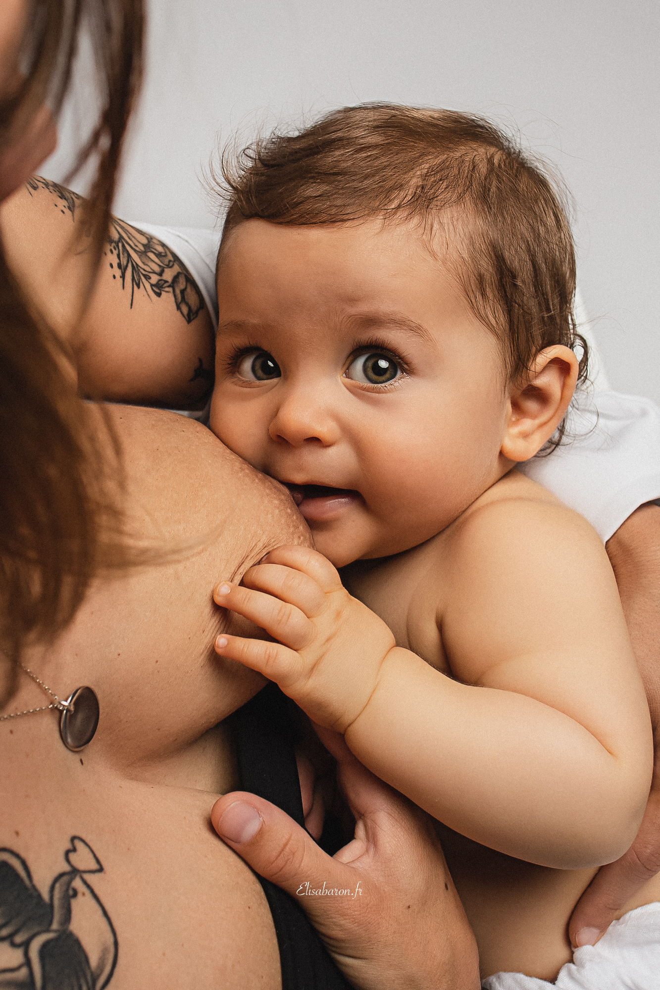 Photographe maternité : allaitement