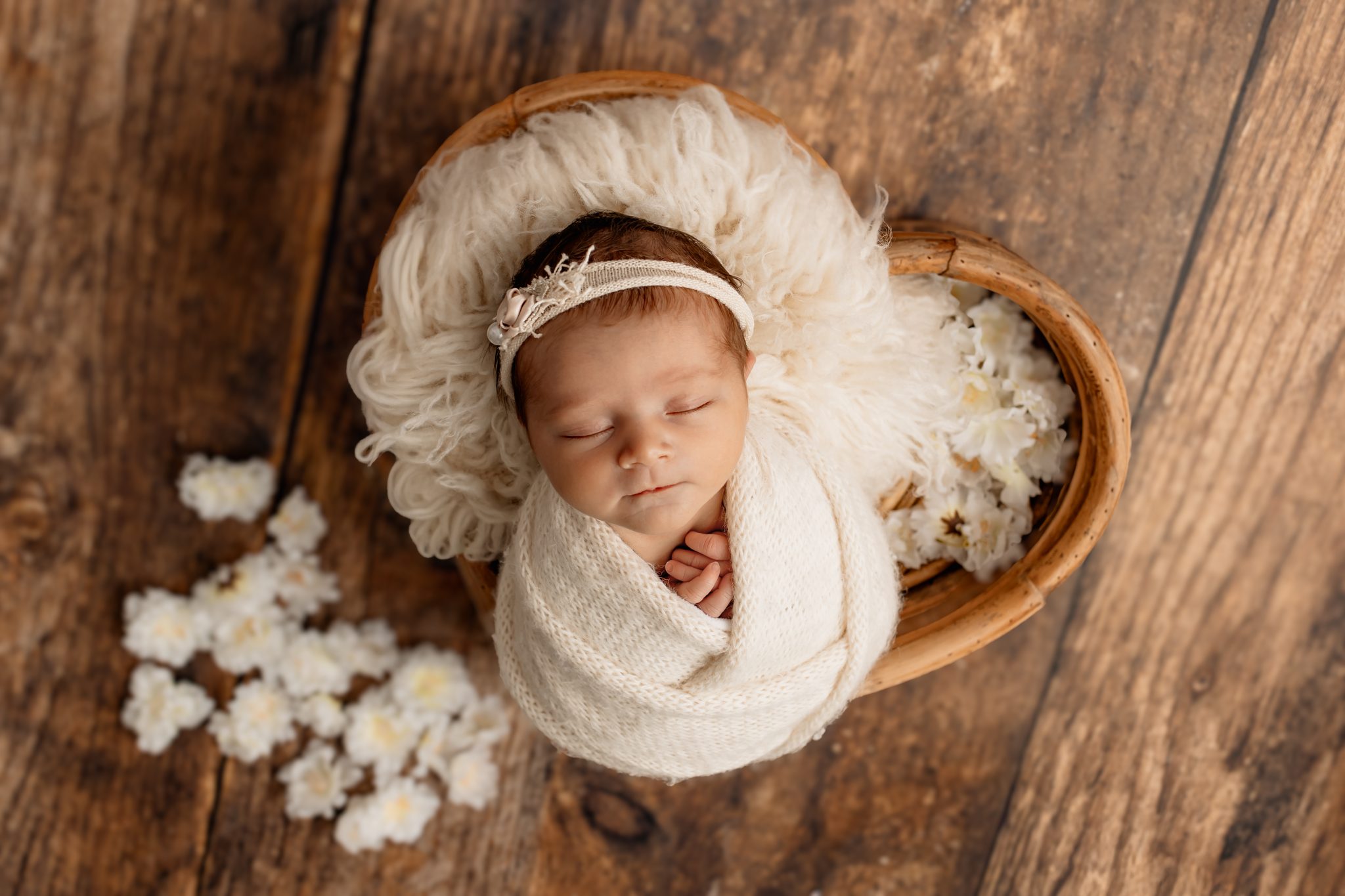 Photographie de naissance réalisée au studio Elisa Baron à Villevêque