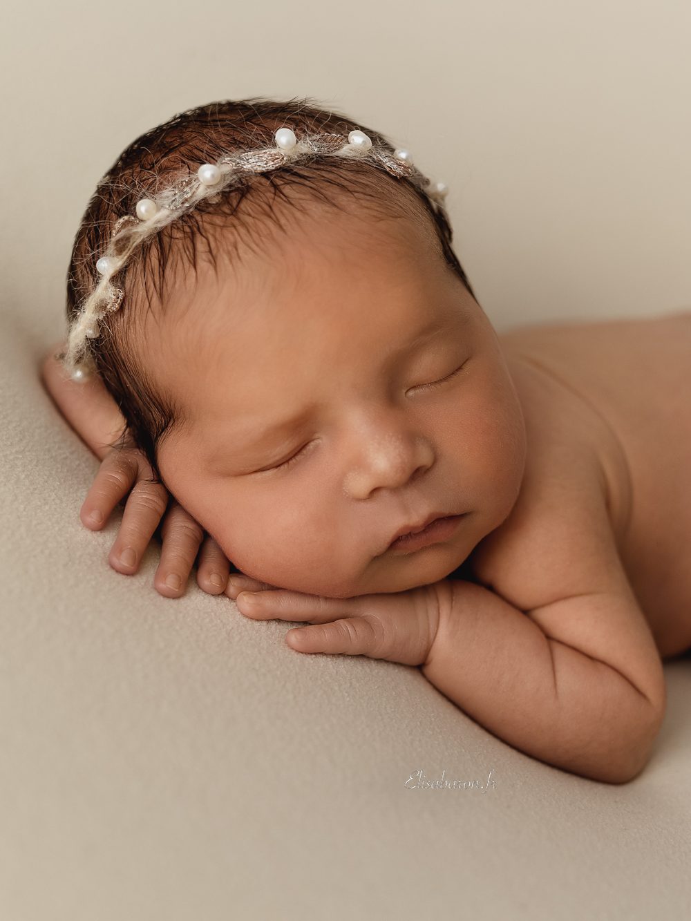 5 bonnes raisons de faire une séance photo de naissance en studio chez un photographe professionnel